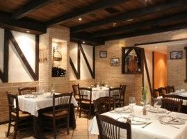 Restaurante El Lagar de Arroyomolinos mesas y sillas de restaurante